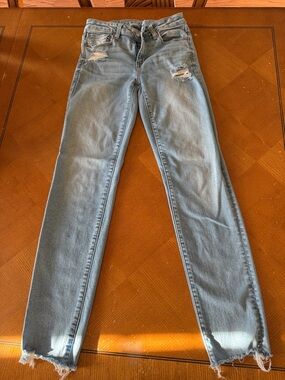 American Eagle Outfitters Light Wash Ripped Skinny Jeans